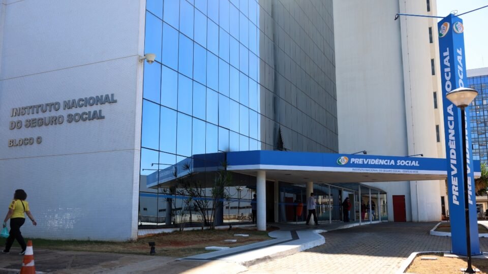 Controle frouxo do INSS e não impediu fraude contra aposentados