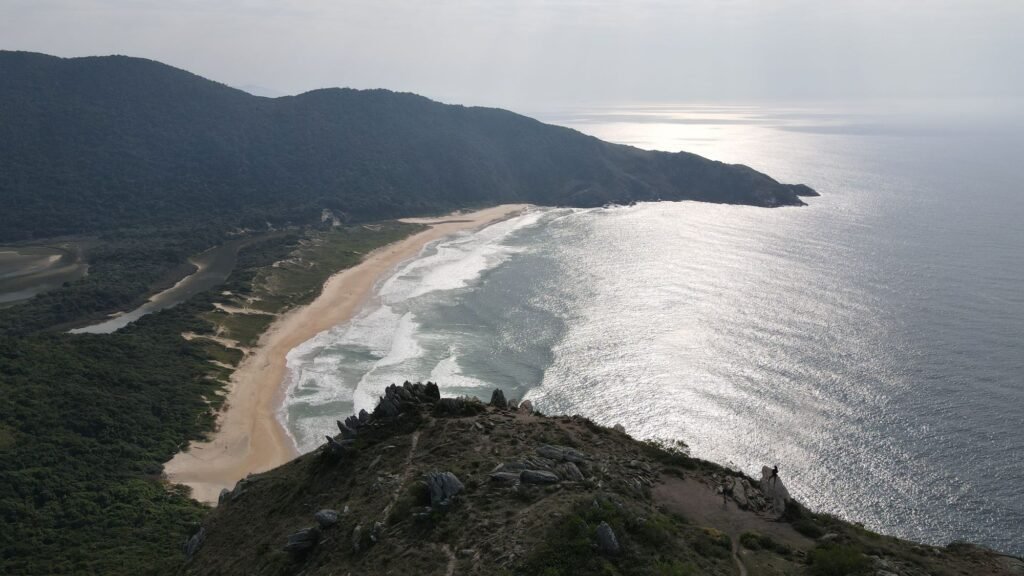 Outono em Floripa: 5 Trilhas Imperdíveis para Quem Ama Natureza e Aventura