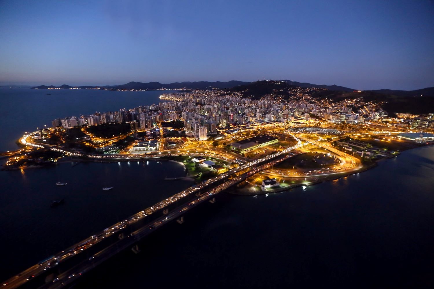 Por que choras RJ? Floripa agora é o destino mais procurado no Brasil