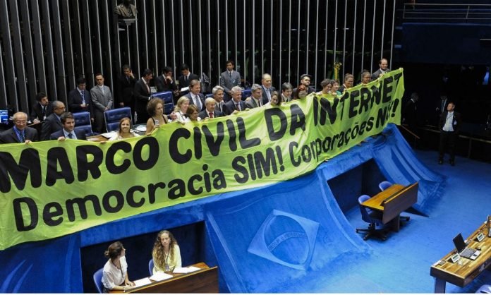 Em defesa do Marco Civil da Internet Brasileira: uma conquista democrática sob ameaça