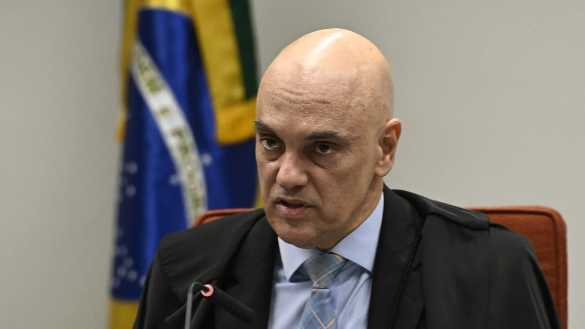 Moraes proíbe acampamentos na Praça dos Três Poderes e em frente a quartéis