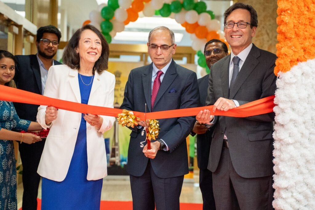 Os líderes de tecnologia ajudam a celebrar o novo consulado da Índia no centro de Seattle