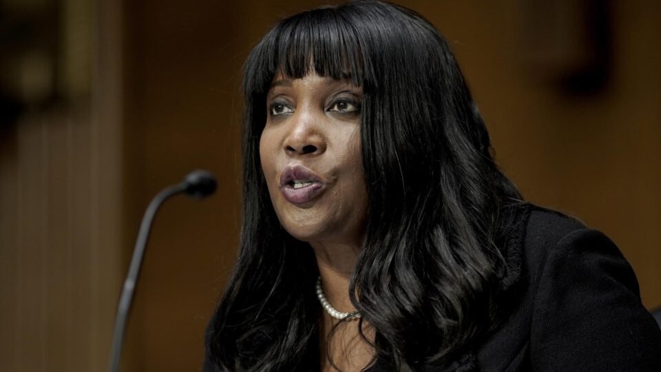 Quem é Lisa Cook, governadora do Fed que Trump quer demitir