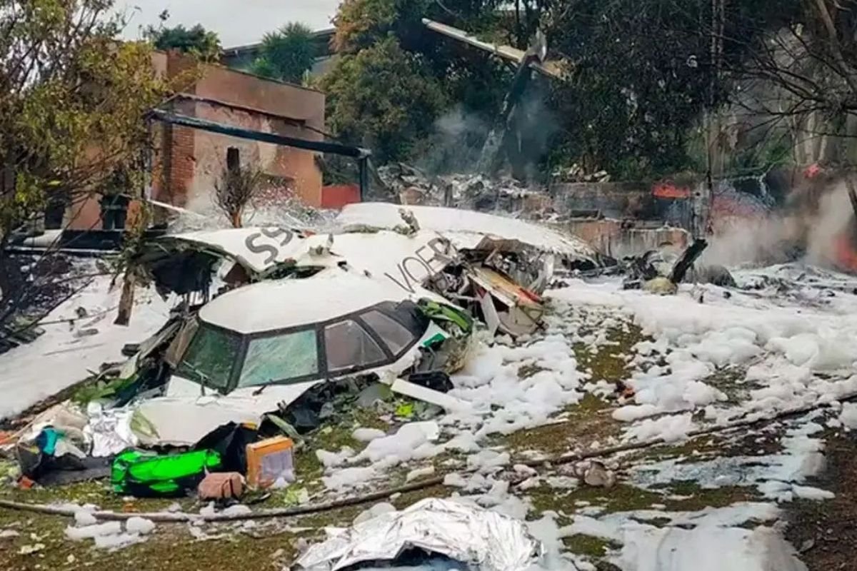 Acidente da voepass, foto mostra destroços de avião em vinhedo