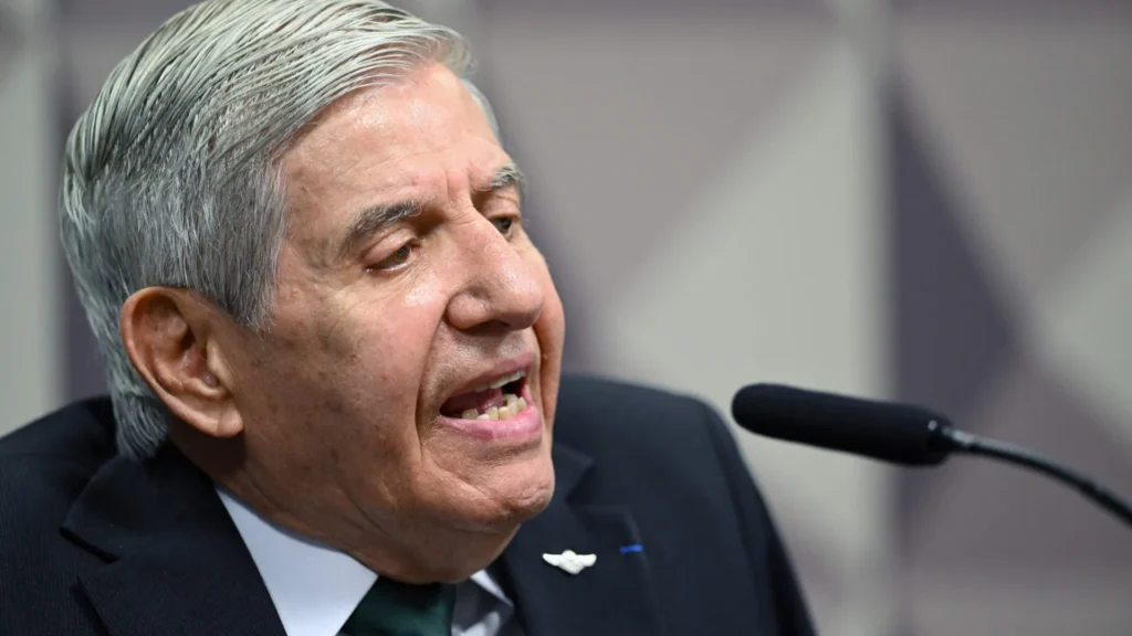 Defesa de Heleno diz que distanciamento de Bolsonaro tirou general de contexto de trama golpista