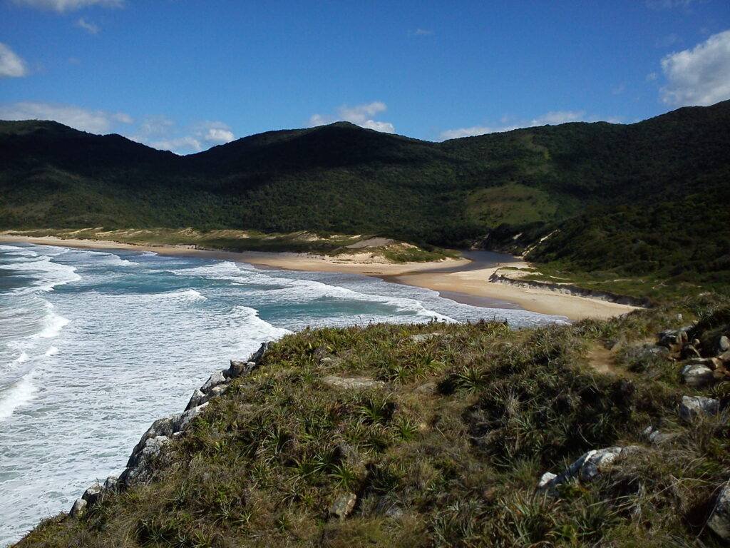 Desbrave 7 trilhas fascinantes em Florianópolis neste mês de agosto!