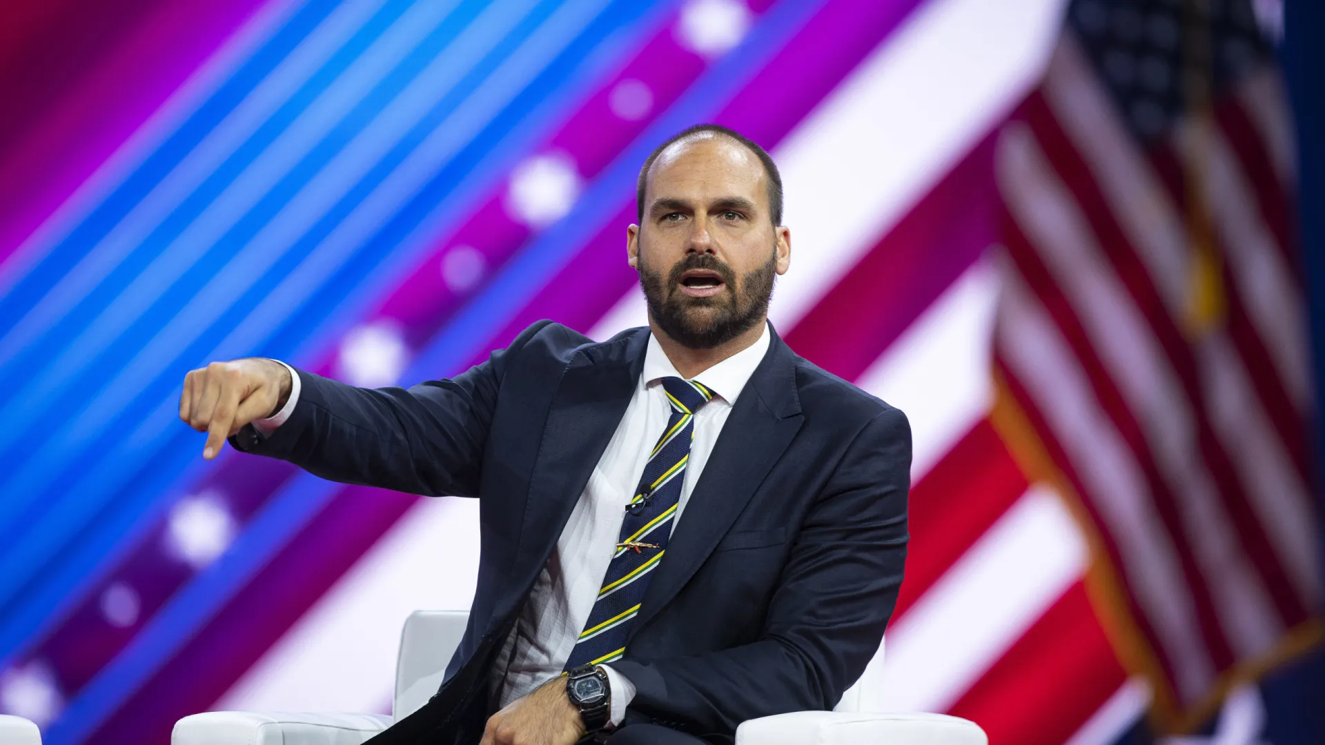 Influenciado por Aldo Rebelo e Kim Paim, Eduardo Bolsonaro elogia Getúlio, JK e Jango
