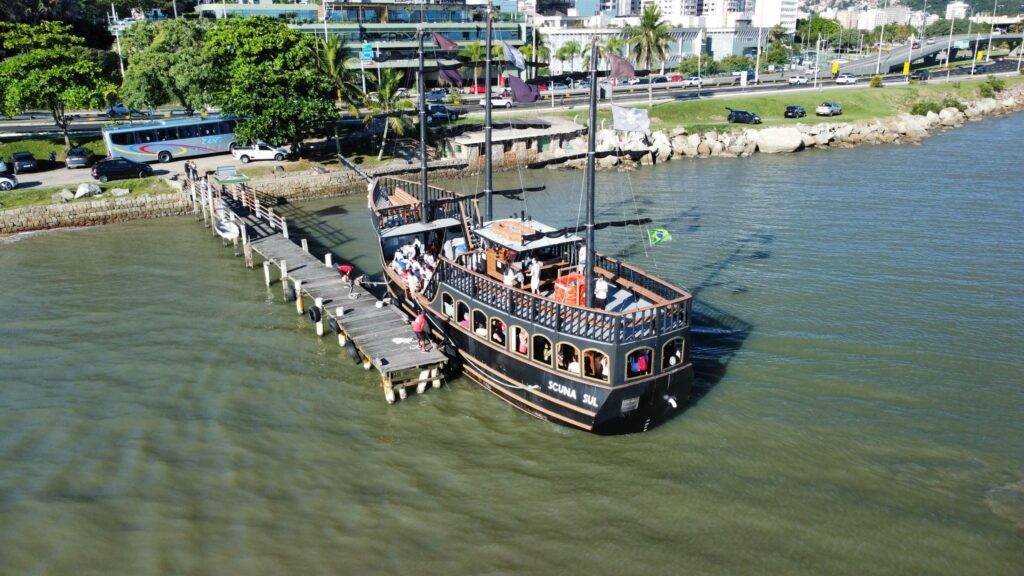 Quanto custa um passeio de escuna em Florianópolis? 