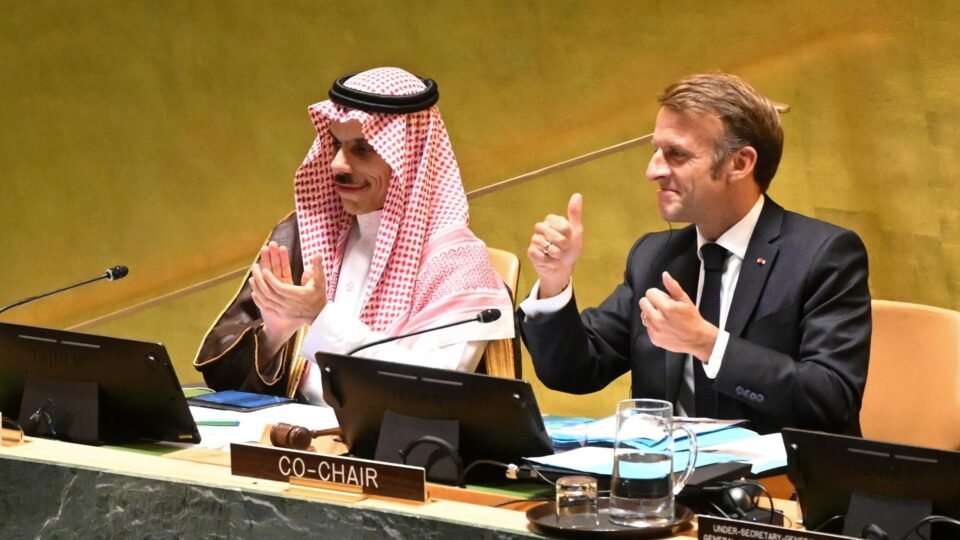 Solução tem que ser entre israelenses e palestinos, diz especialista