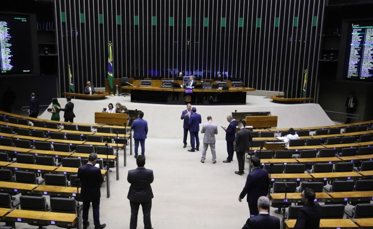 Câmara aprova medida provisória que reformula as regras do setor elétrico - Notícias