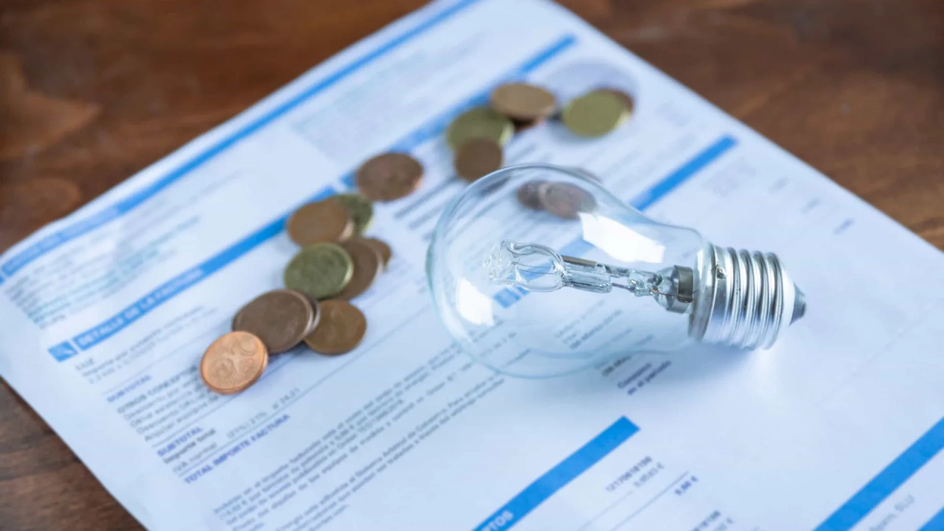 Conta de luz vai baratear em outubro, veja dicas para economizar mais!