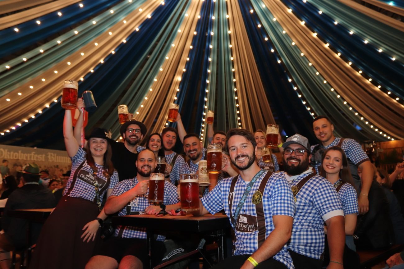 Templo da cultura germânica na Oktoberfest Blumenau recria experiência da festa alemã original