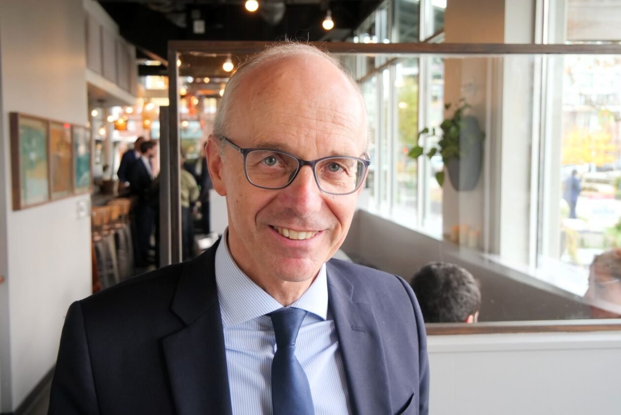 Por que o primeiro-ministro desta nação europeia vê a Amazon como uma parceira, não como um problema