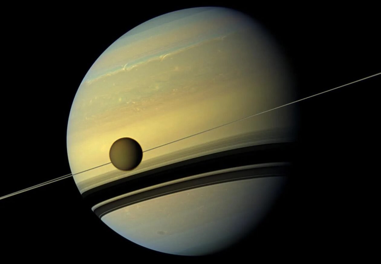 Cientistas descartam a existência de um oceano escondido em Titã, mas ainda há esperança de descobrir vida sob o gelo
