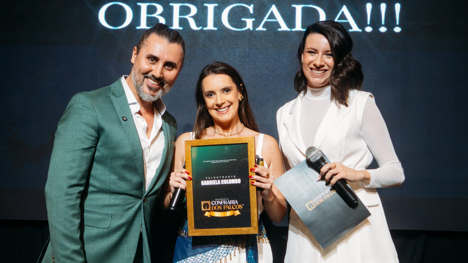 A Confraria dos Palcos promove experiências práticas de palco para o desenvolvimento técnico e comunicacional de palestrantes.