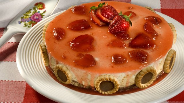 Sobremesa de Natal: Bolo gelado com flocos de biscoito