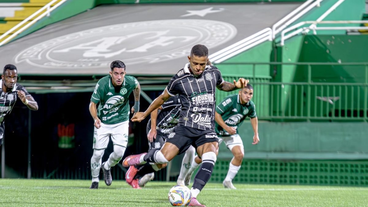 Atacante do Figueirense termina 2025 como quinto artilheiro do Brasil; veja a lista