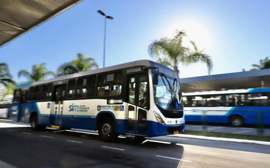 Florianópolis deixa de aceitar pagamento em dinheiro nos ônibus a partir de segunda-feira 1