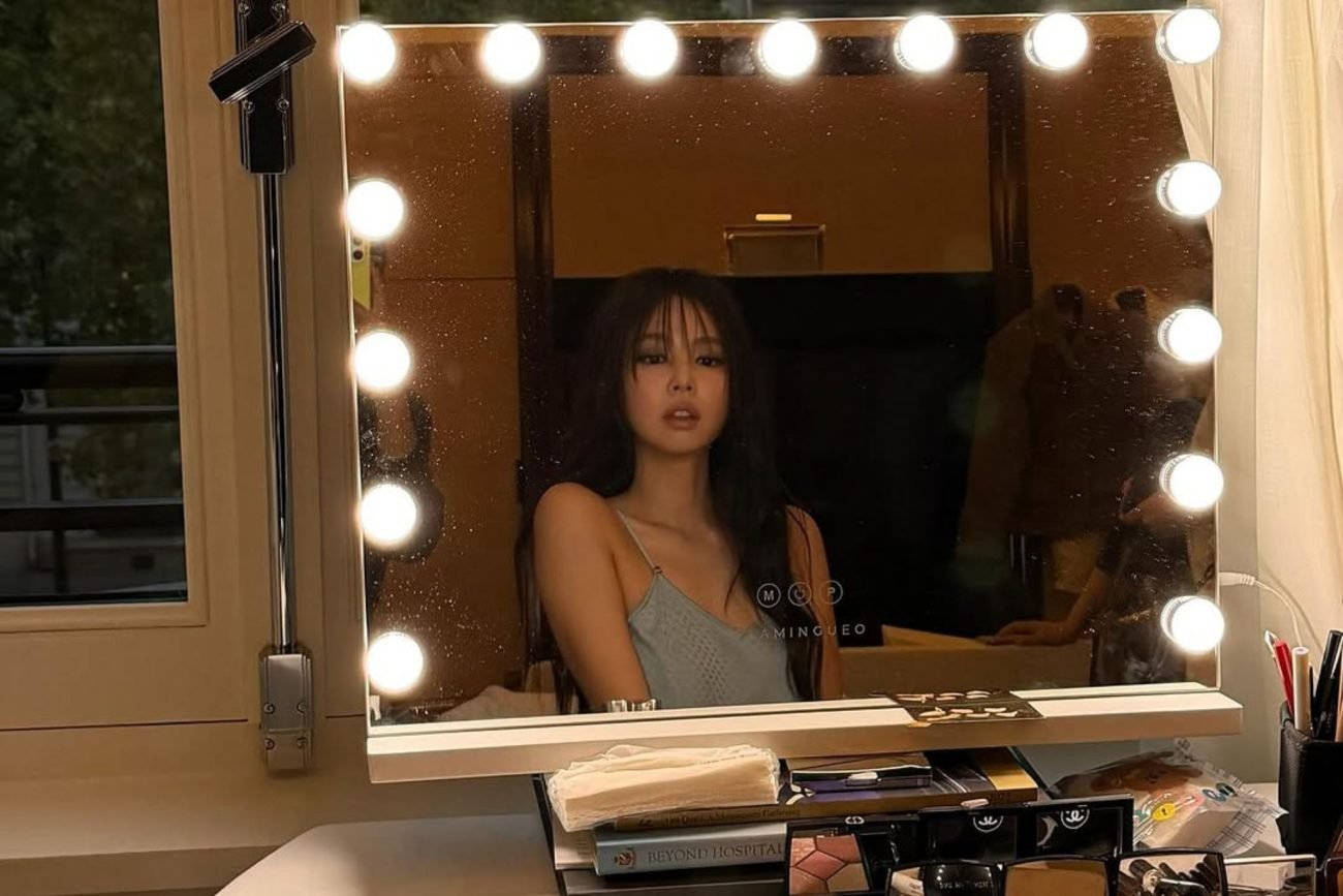 A franja discreta não rouba a cena, mas muda completamente o visualFoto: @jennierubyjane/Instagram