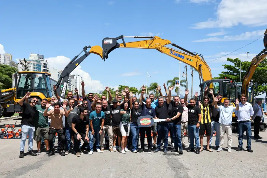 Governador entrega equipamentos para reforçar limpeza e manutenção de Florianópolis 1