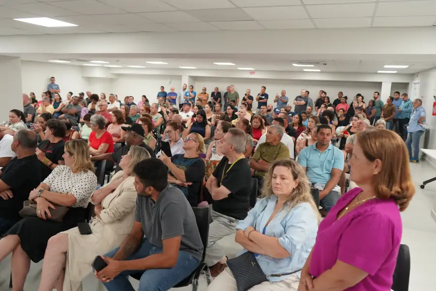 Prefeitura apresenta propostas habitacionais para o Carianos em reunião com a comunidade 1