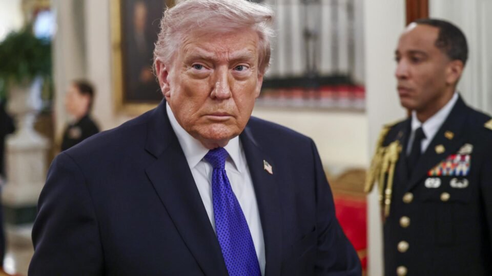 Renúncia no governo Trump expõe divisão sobre guerra no Irã