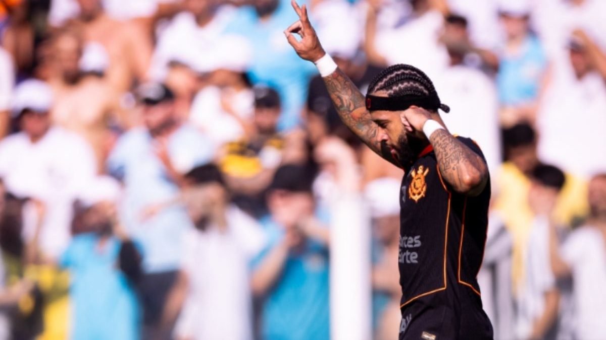 Depay é cortado da Holanda e pode pagar multa após uso de celular