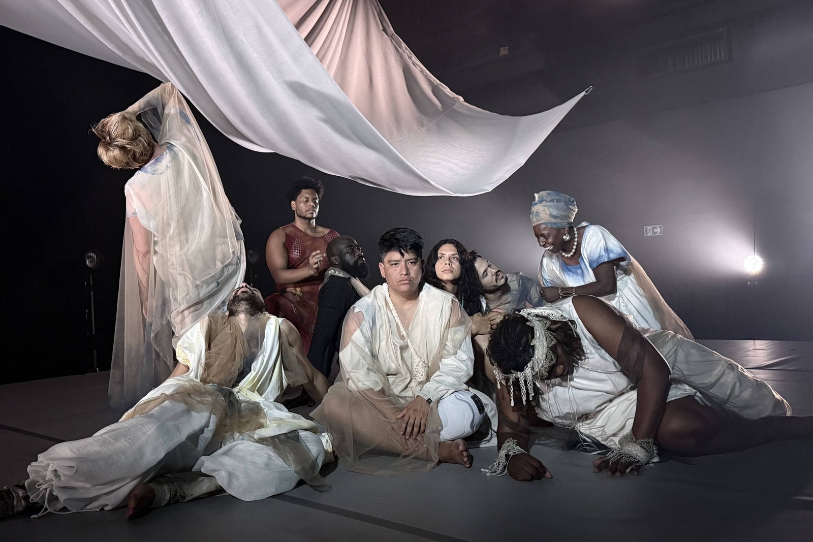 Atores imigrantes recriam tragédia em São Paulo – 14/04/2026 – Mise-en-scène