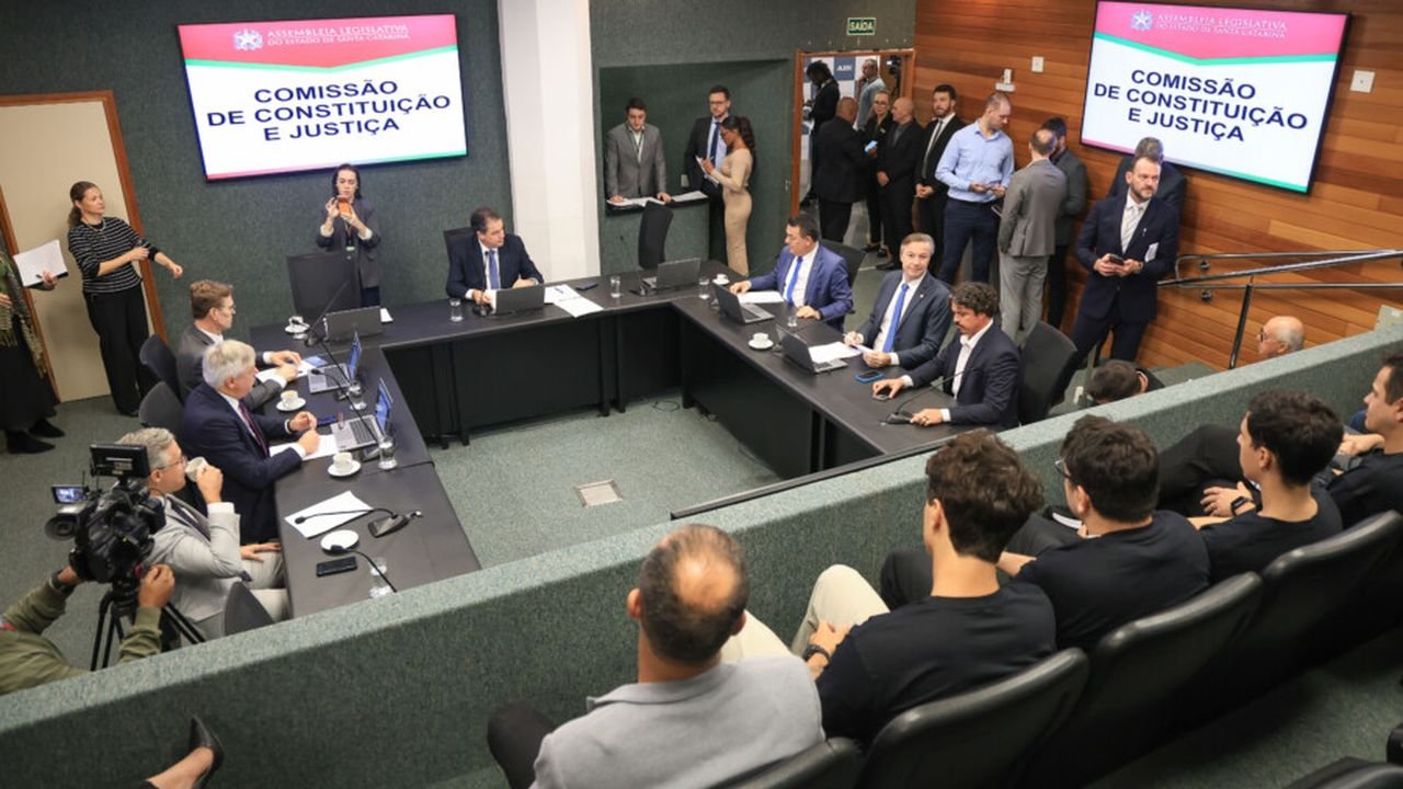 CCJ aprova projeto que trata da responsabilização de agentes públicos por condutas lesivas a estudantes