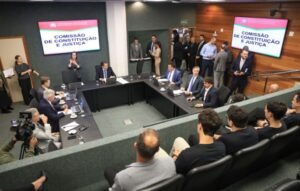 CCJ da Alesc aprova projeto que trata da responsabilização de agentes públicos por condutas lesivas a estudantes, entre outros PLs