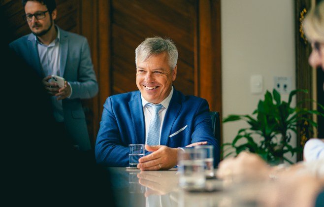 Deputado Fabiano da Luz participa de apresentação de acordo histórico para produção de medicamentos contra o câncer em SC