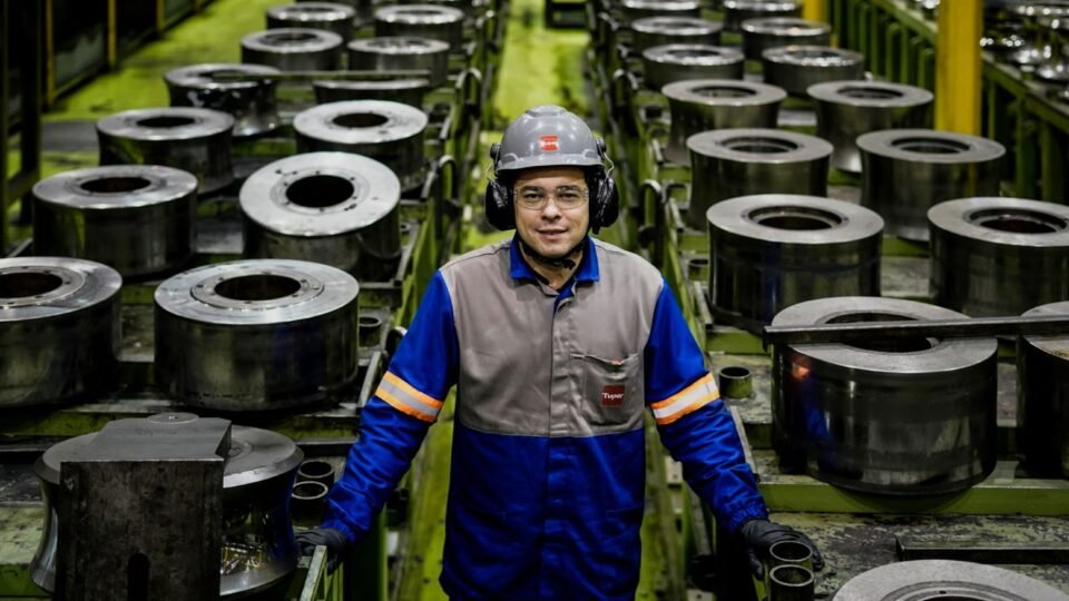 Juros altos, guerra e eleições derrubam confiança empresarial