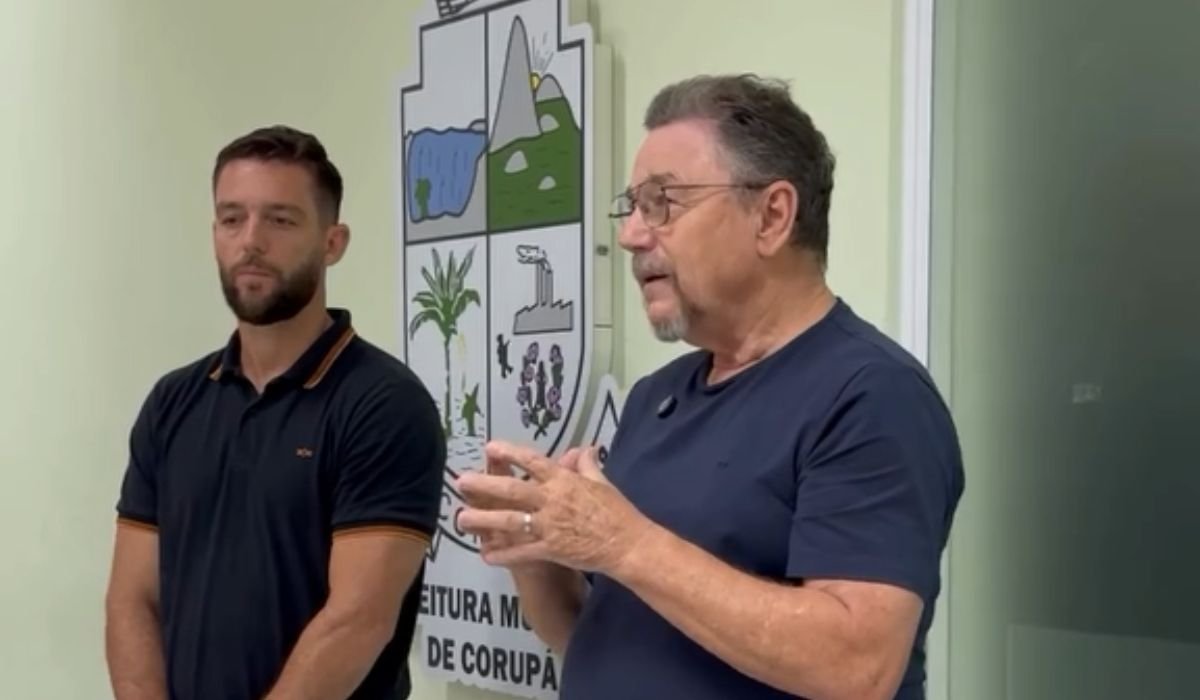 Prefeito de SC anuncia demissão de funcionários após 'erro'