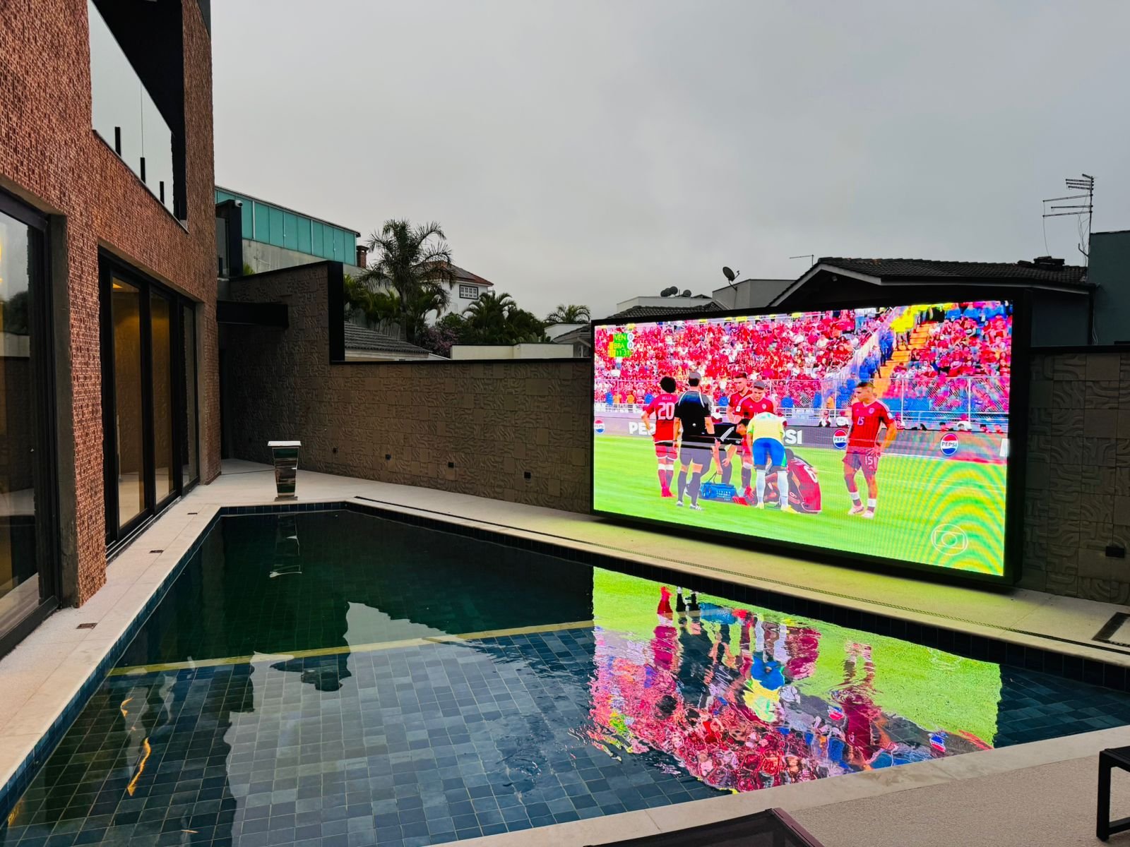 Tecnologia de alto impacto transforma ambientes e redefine o conceito de experiência visual no Brasil