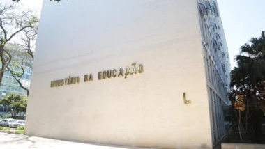 Alta recorde de impostos expõe peso do governo sobre o país