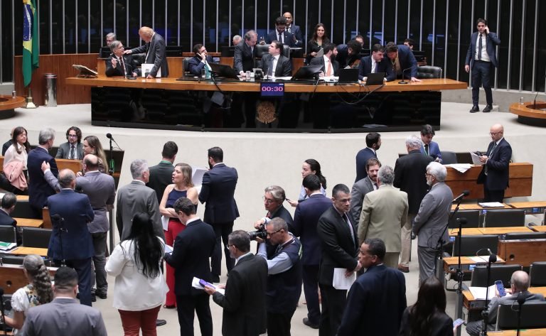 Deputados aprovam projeto que garante direitos para pessoas com diabetes tipo 1 - Notícias