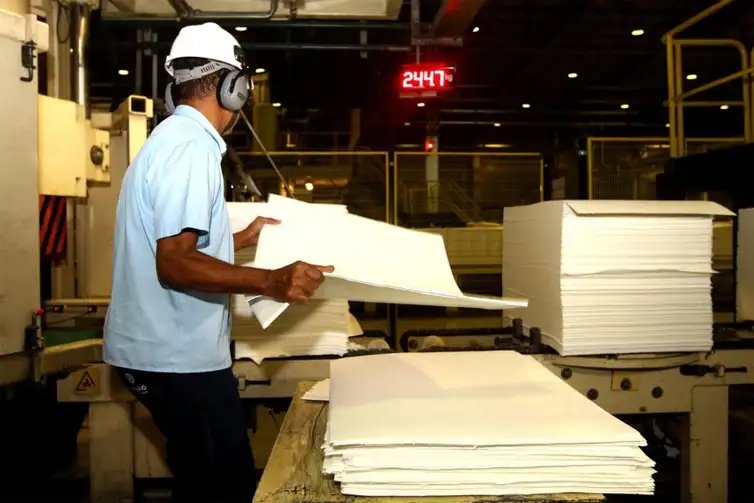 Fim da escala 6×1: estudos divergem sobre impactos no PIB e inflação