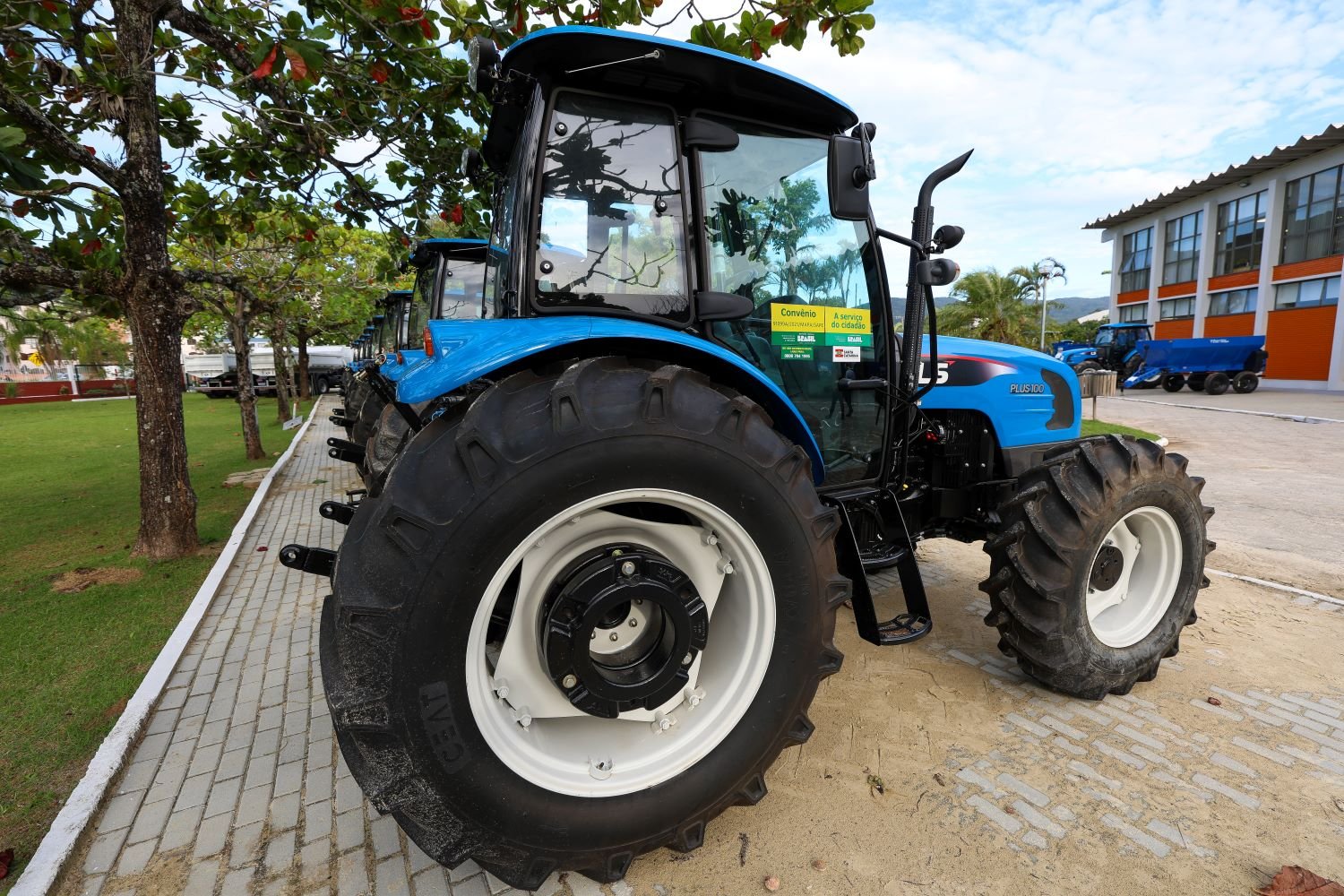 Governo de SC amplia investimentos no agro com entrega de equipamentos, novos programas e apoio à agricultura familiar