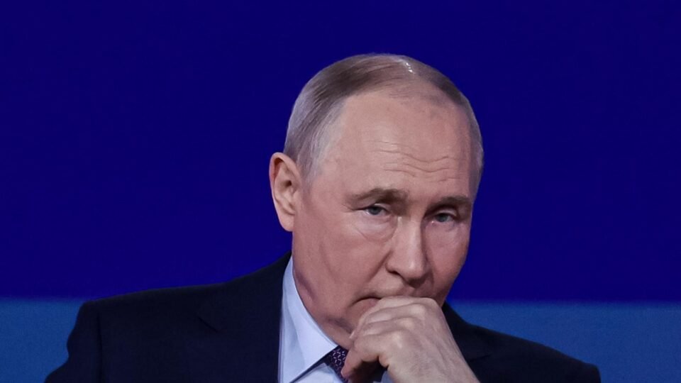 Putin enfrenta crise e imagem de líder forte da Rússia começa a ceder
