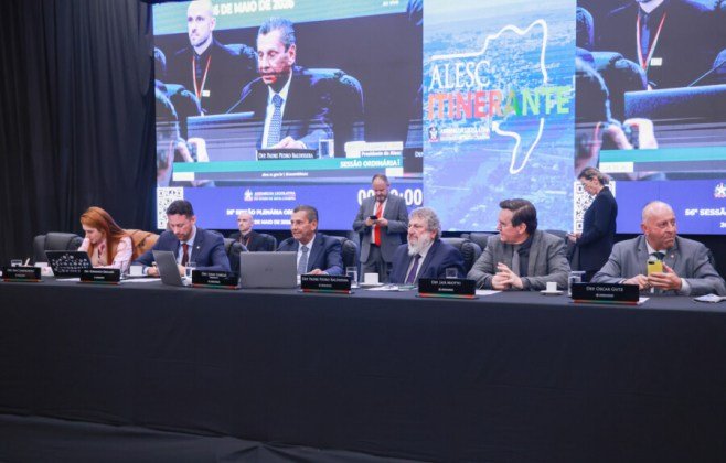 Sessão da Alesc Itinerante em Araranguá aprovou 18 projetos que incluem alimentação escolar, patrimônio cultural, inclusão e reconhecimento de entidades do Sul do estado