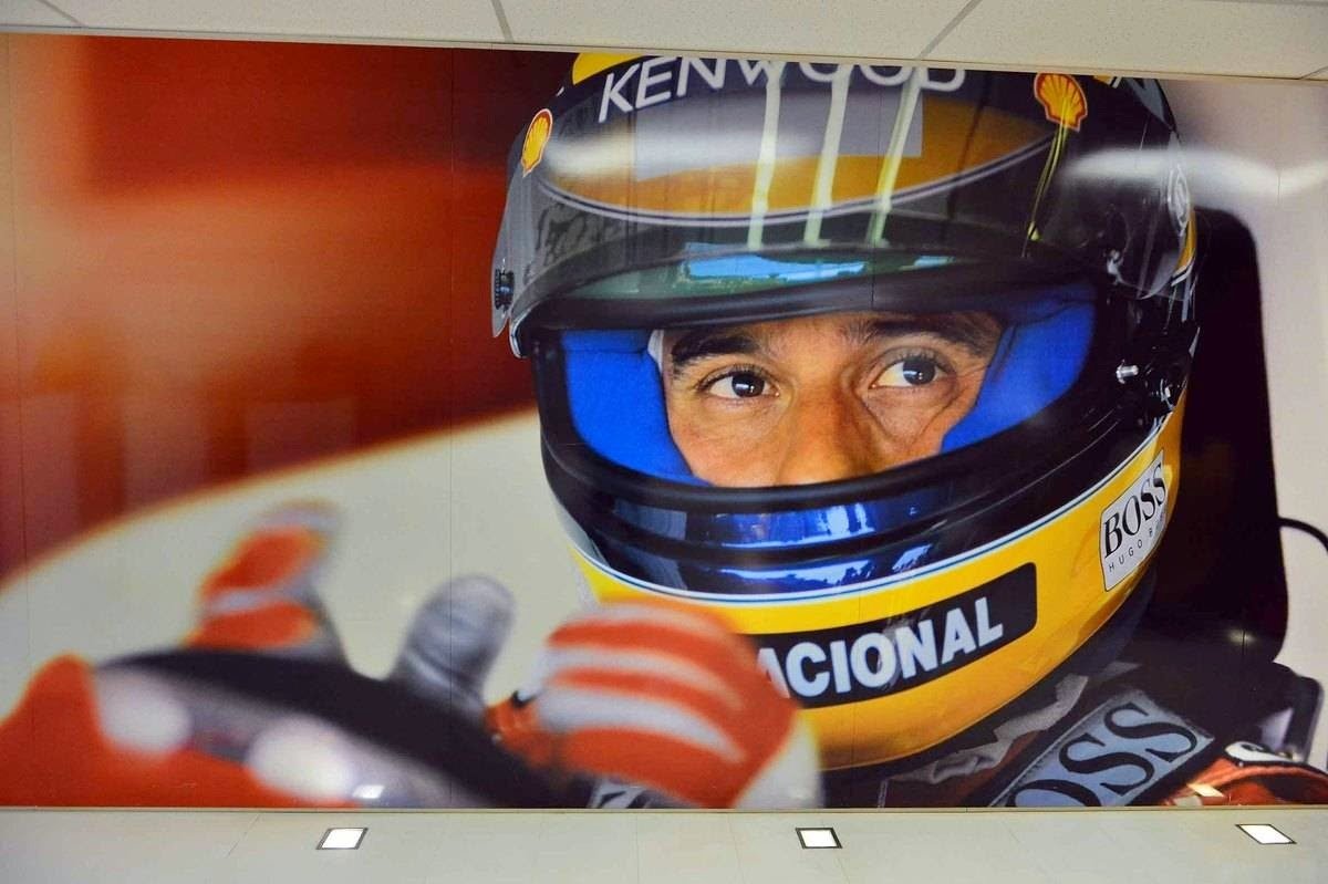 Legado de Ayrton Senna é lembrado 32 anos após sua morte