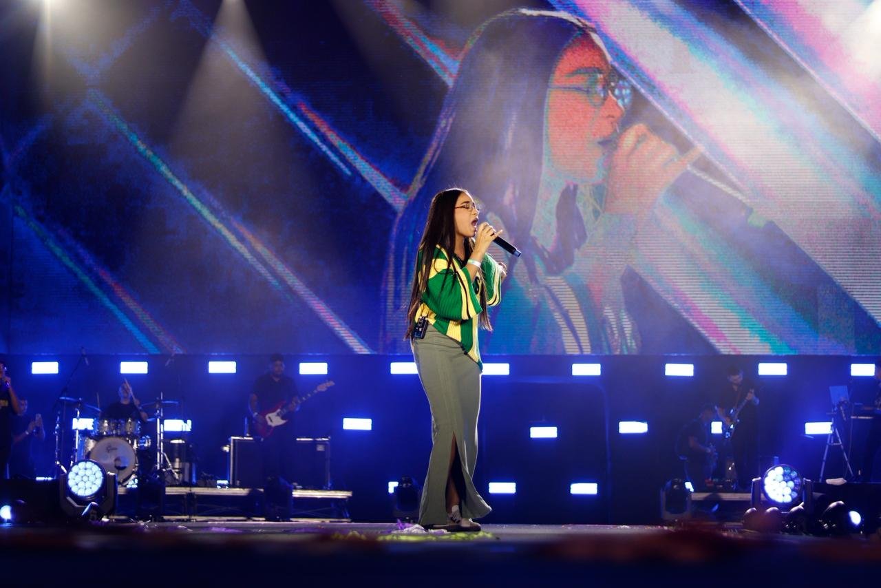 Cantora Esther se destaca como um dos grandes nomes da Marcha para Jesus 2026 no Rio de Janeiro
