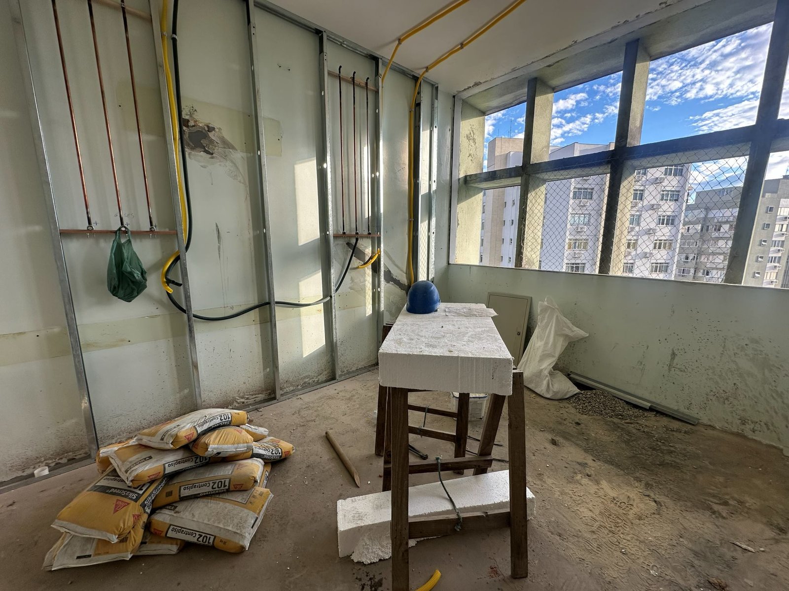 Ampliação da nova UTI do Hospital Governador Celso Ramos avança e fortalece a capacidade de atendimento de pacientes de alta complexidade em Santa Catarina.