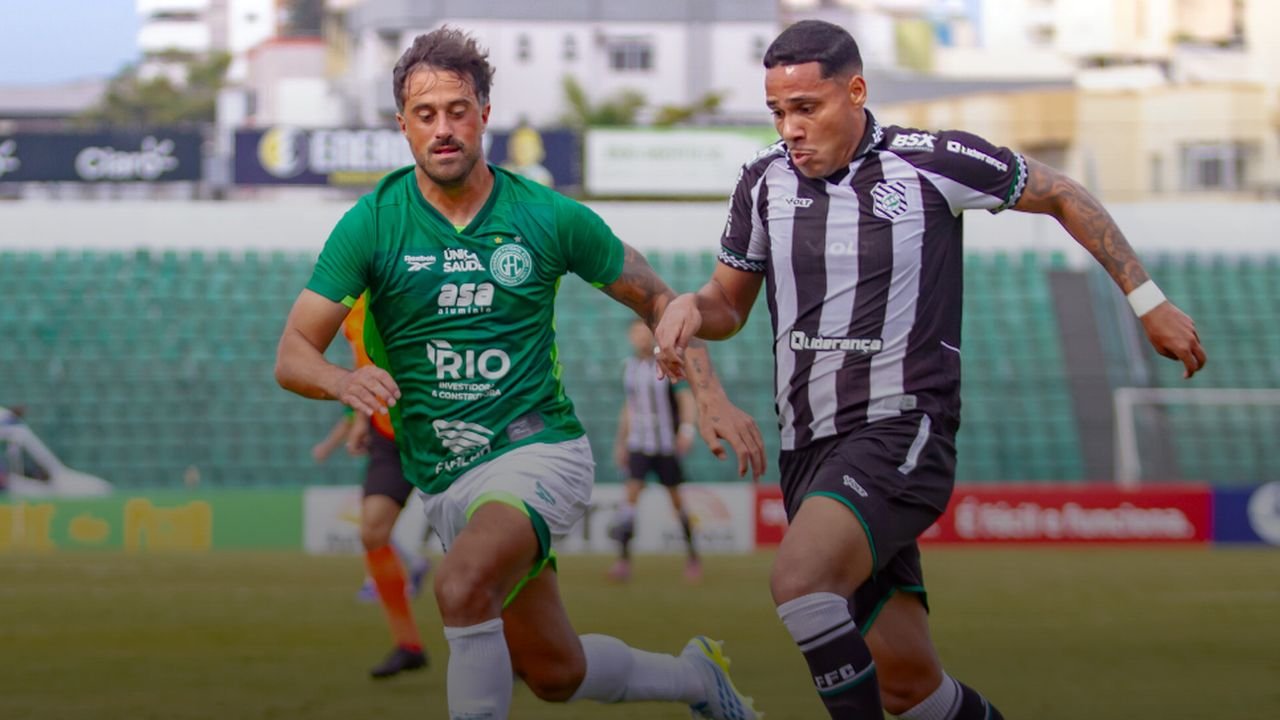 Figueirense vacila no final e empata com o Guarani no Ornaldo Scarpelli