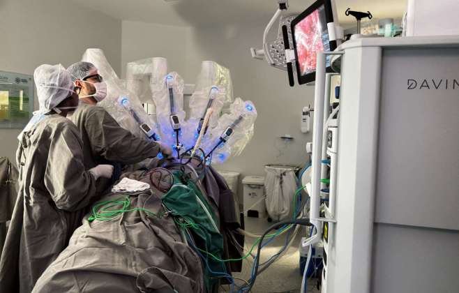 Hospital Azambuja realiza primeira cirurgia robótica oncológica pelo SUS em Santa Catarina