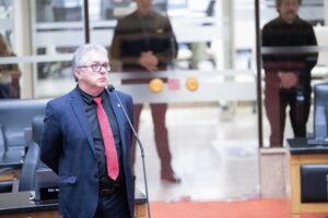 Deputado Tiago Zilli debate caso de maus-tratos a animais em Araranguá