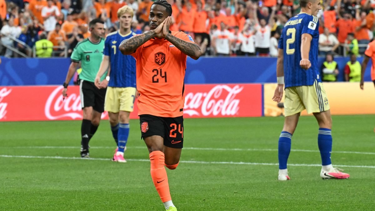 Holanda goleia Suécia por 5 a 1 e lidera o grupo F da Copa