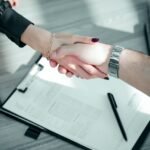Acordo de sócios: o documento que decide se sua startup sobrevive a um conflito entre fundadores