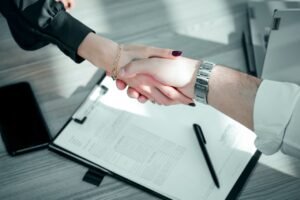 Acordo de sócios: o documento que decide se sua startup sobrevive a um conflito entre fundadores