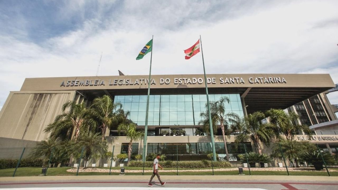 Eleição geral e mudança no perfil do eleitorado catarinense podem aumentar ida às urnas
